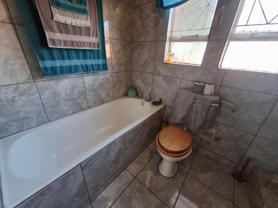 4 Bedroom Property for Sale in Uitsig Free State